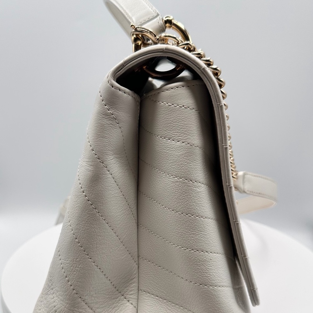 Chanel Medium Chevron Chic - Picture 3 of 8